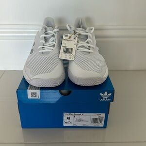 NWT! Ladies Adidas CourtJam Control size 9 tennis sneaker